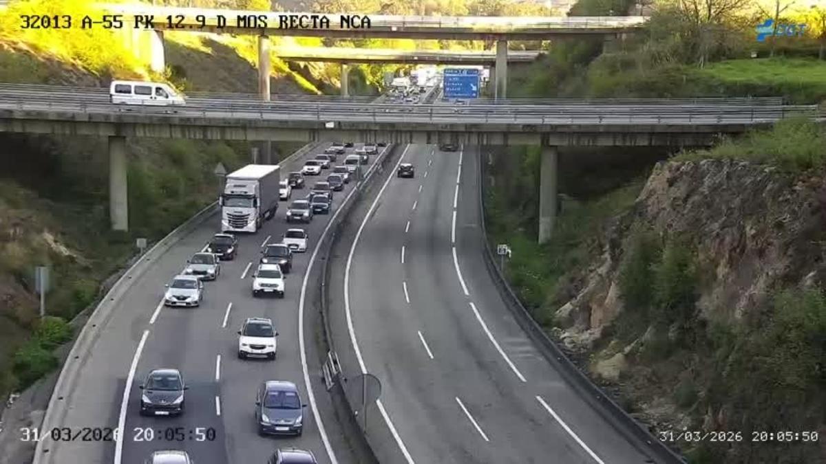 Atasco en la A-55 tras el accidente de esta