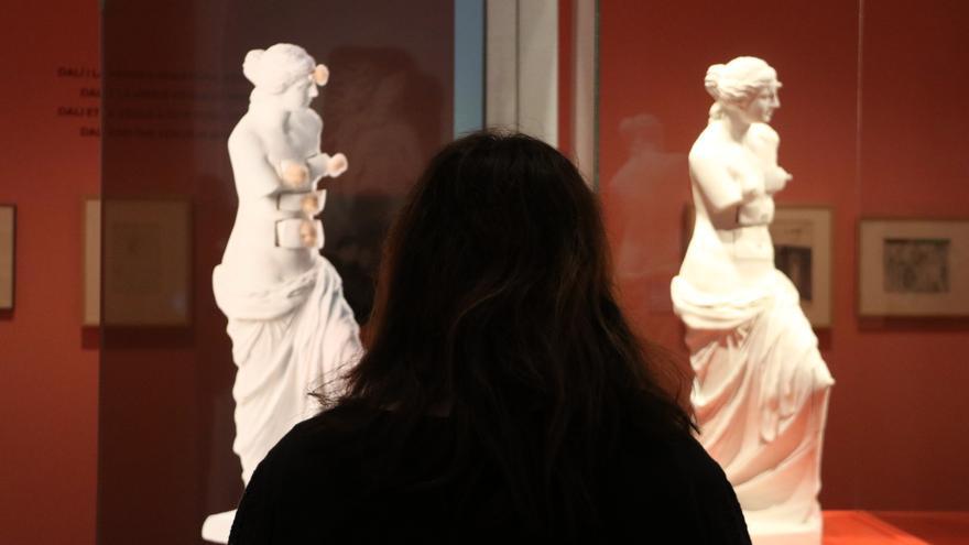 El museu Dalí mostra la vessant més transgressora del geni a través del diàleg entre dues Venus de Milo en una exposició