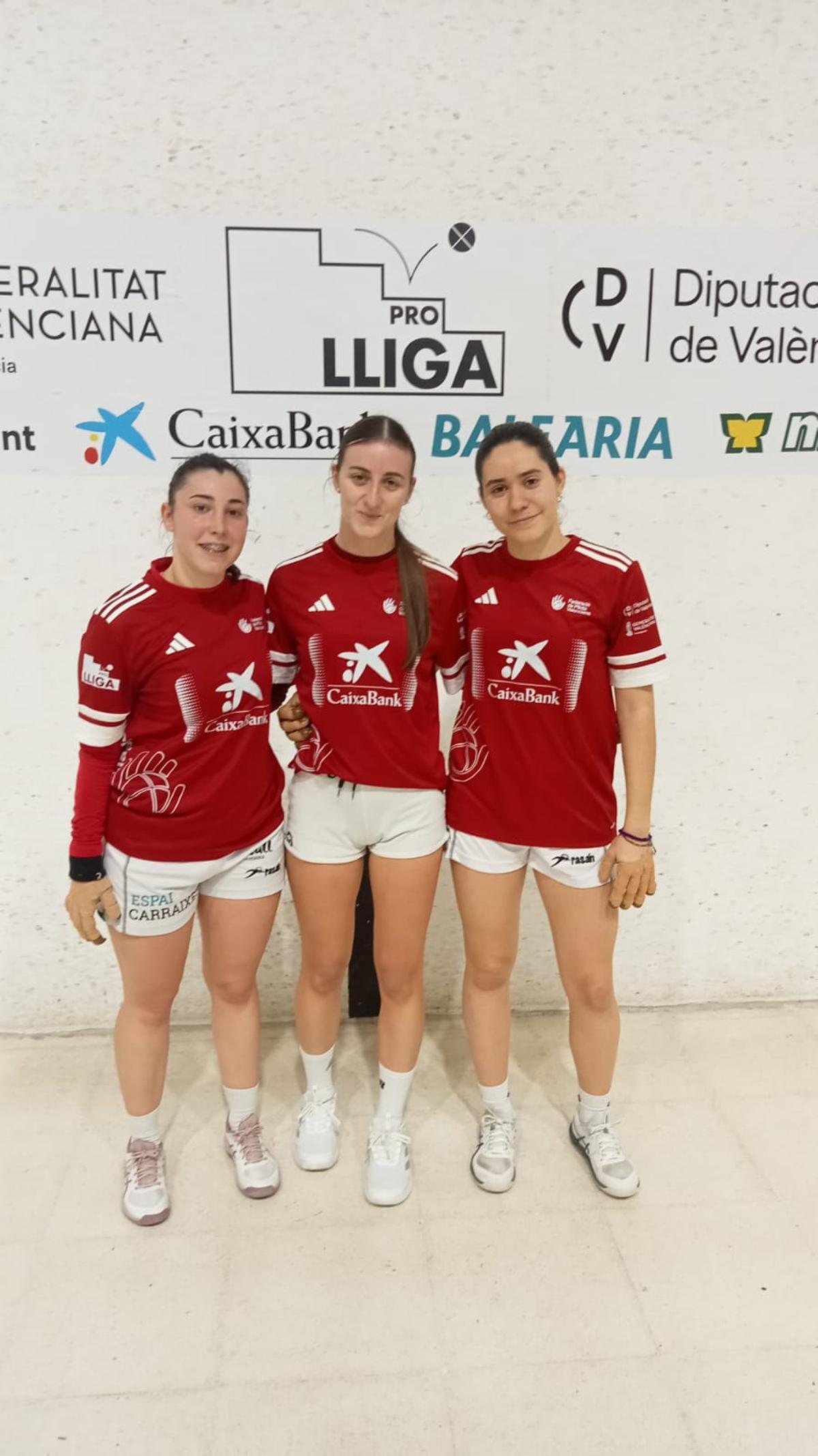 El trio Ajuntament de Beniflà amb la saforenca Patri celebra la victòria a Xeraco