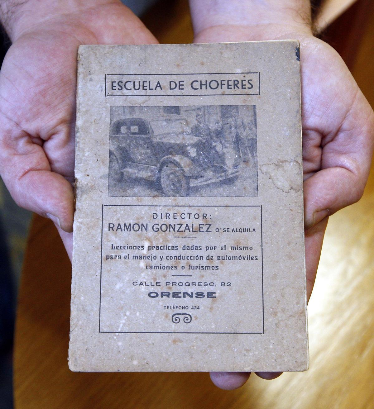 El primer manual de O'Se Alquila de los años 30 cuando Ramón González inauguró su autoescuela en Ourense, que después se trasladaría a Vigo.
