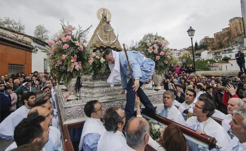 La procesión de Bajada de la Virgen de la Montaña, patrona de Cáceres