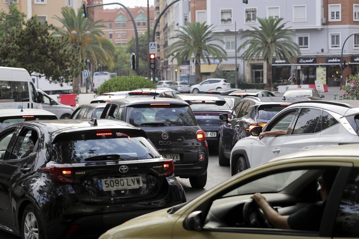 VALENCIA. VLC. ATascos de tráfico en el primer día de vuelta al colegio