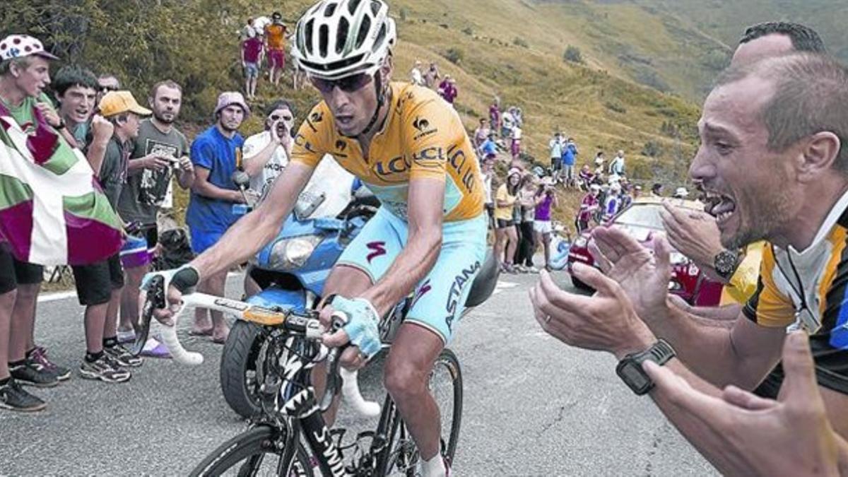 Nibali asciende, ya en solitario, hacia la cima del Hautacam, donde ganó su cuarta etapa de este Tour.
