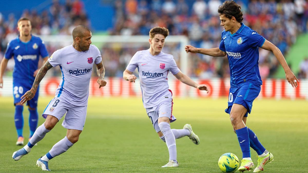 Alves, durante el partido ante el Getafe