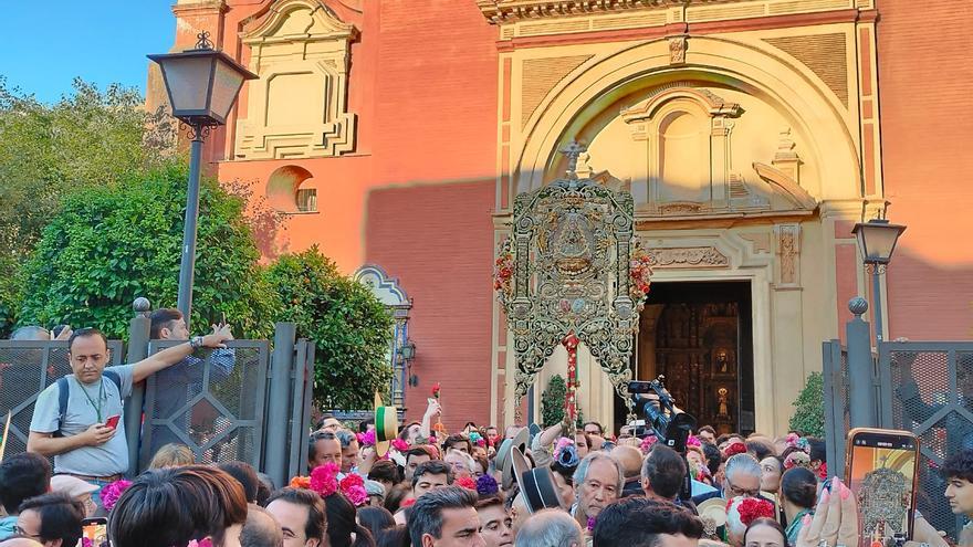 Sevilla camina a El Rocío: las hermandades de la capital inician su peregrinación hacia la ermita
