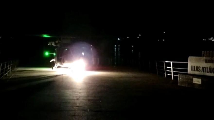 Evacuan de noche en helicóptero a una trabajadora de Cíes