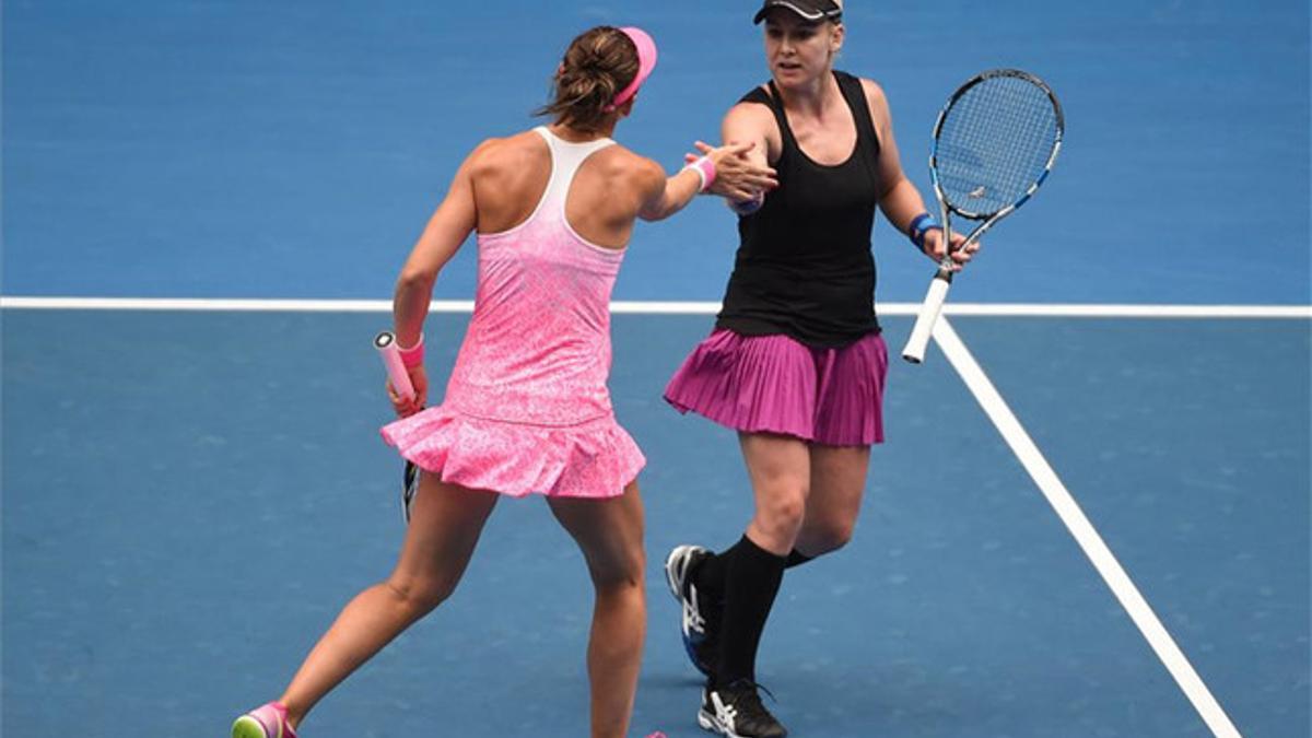 Mattek-Sands y Safavora ganan el título de dobles del Open de Australia