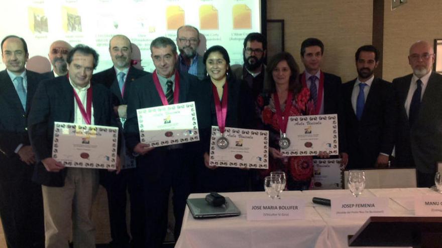 Foto de familia de los alumnos diplomados en la XI promoción