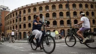 Las nuevas normas de la DGT que te afectarán a partir de 2025 si eres ciclista