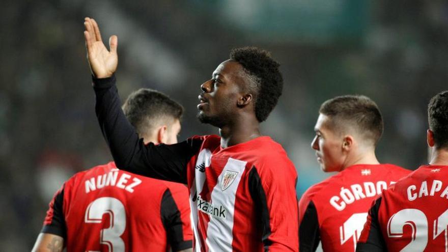 IÃ±aki Williams celebra su gol ante el Elche.