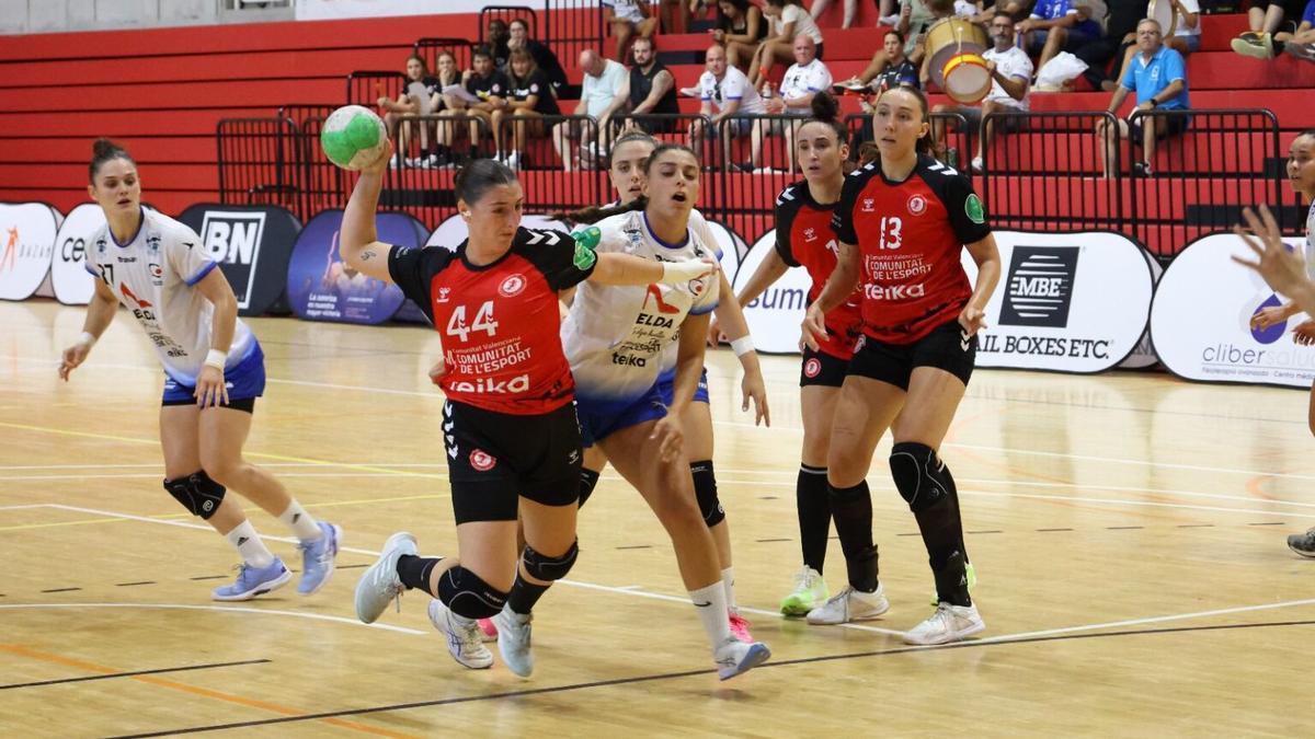La Liga Guerreras Iberdrola se reanuda con el duelo autonómico entre el Balonmano Morvedre y el Elda Prestigio.