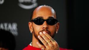 04 December 2025, United Arab Emirates, Abu Dhabi: British Formula One driver Lewis Hamilton of team Ferrari reacts during a press conference at the Yas Marina Circuit ahead of the Abu Dhabi Grand Prix. Photo: David Davies/PA Wire/dpa 04/12/2025 ONLY FOR USE IN SPAIN