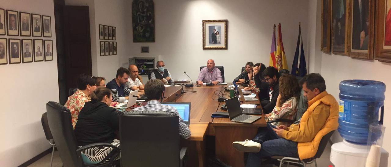 Imagen de un pleno del ayuntamiento de Binissalem esta legislatura.