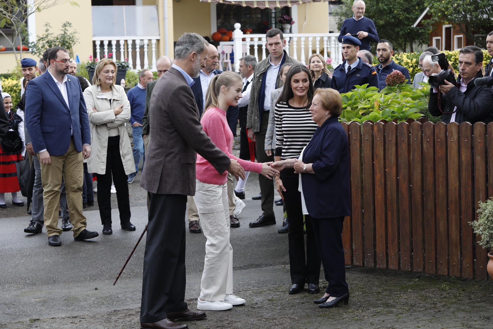 EN IMÁGENES: La Familia Real visita Cadavedo para hacer entrega del premio al Pueblo Ejemplar