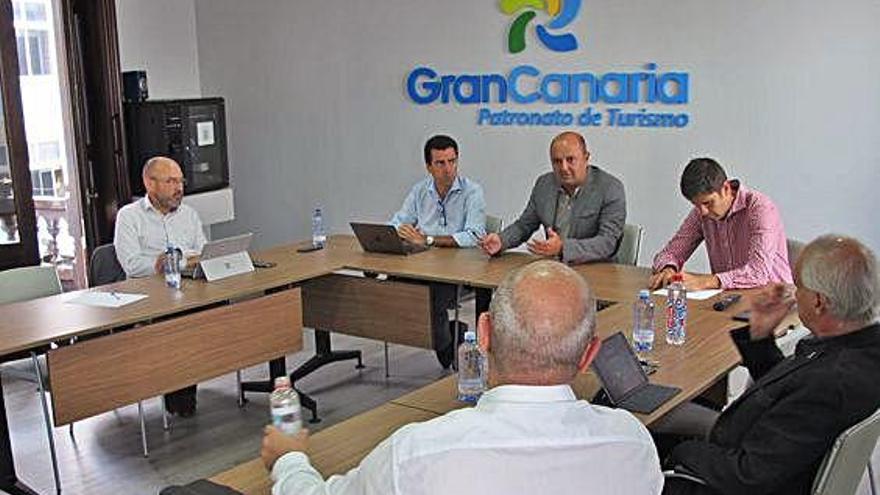 Un instante de la reunión celebrada ayer en el Patronato de Turismo de Gran Canaria.