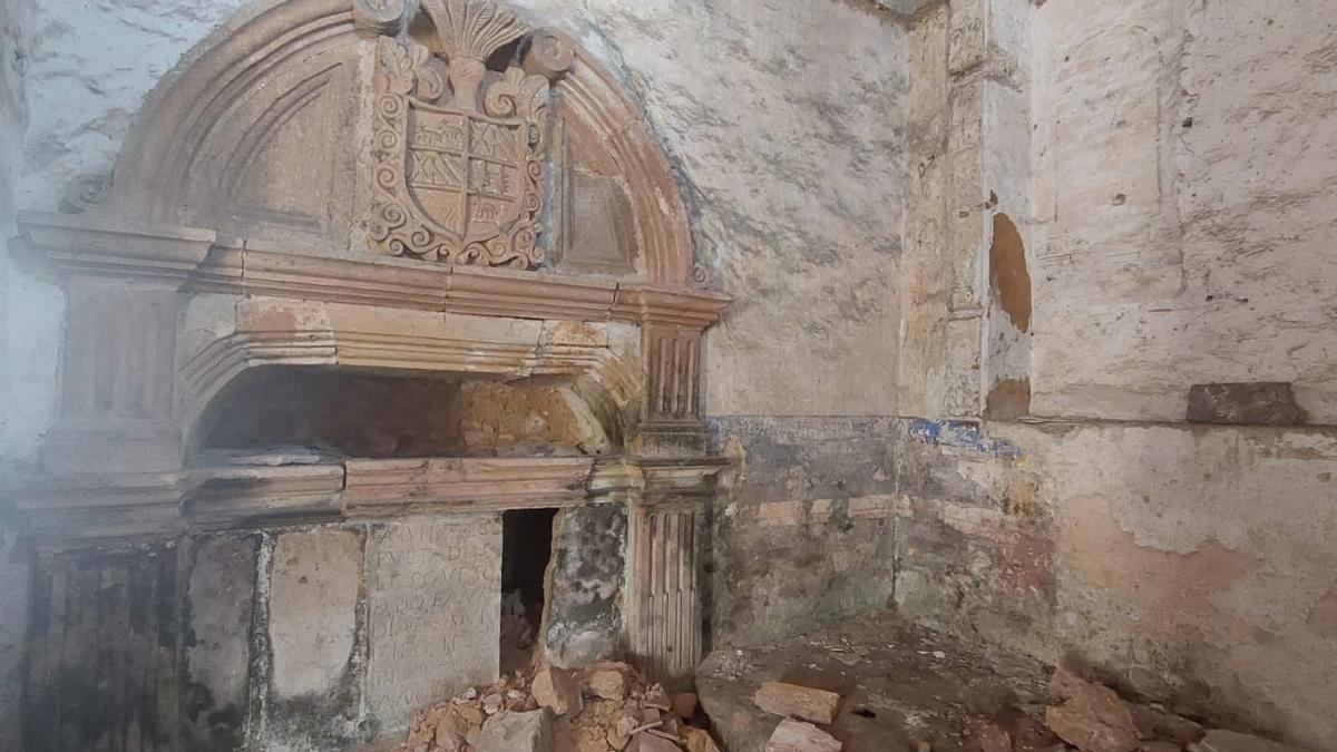 La Ponte, cementerio de nobles: así son las tumbas de la familia del señor de la Torre de Barrios de Luna en Llanera