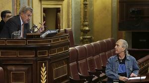 Sabino Cuadra, expulsat de la tribuna per trencar la Constitució