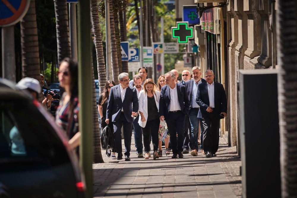 Firma del pacto por el Gobierno de Canarias