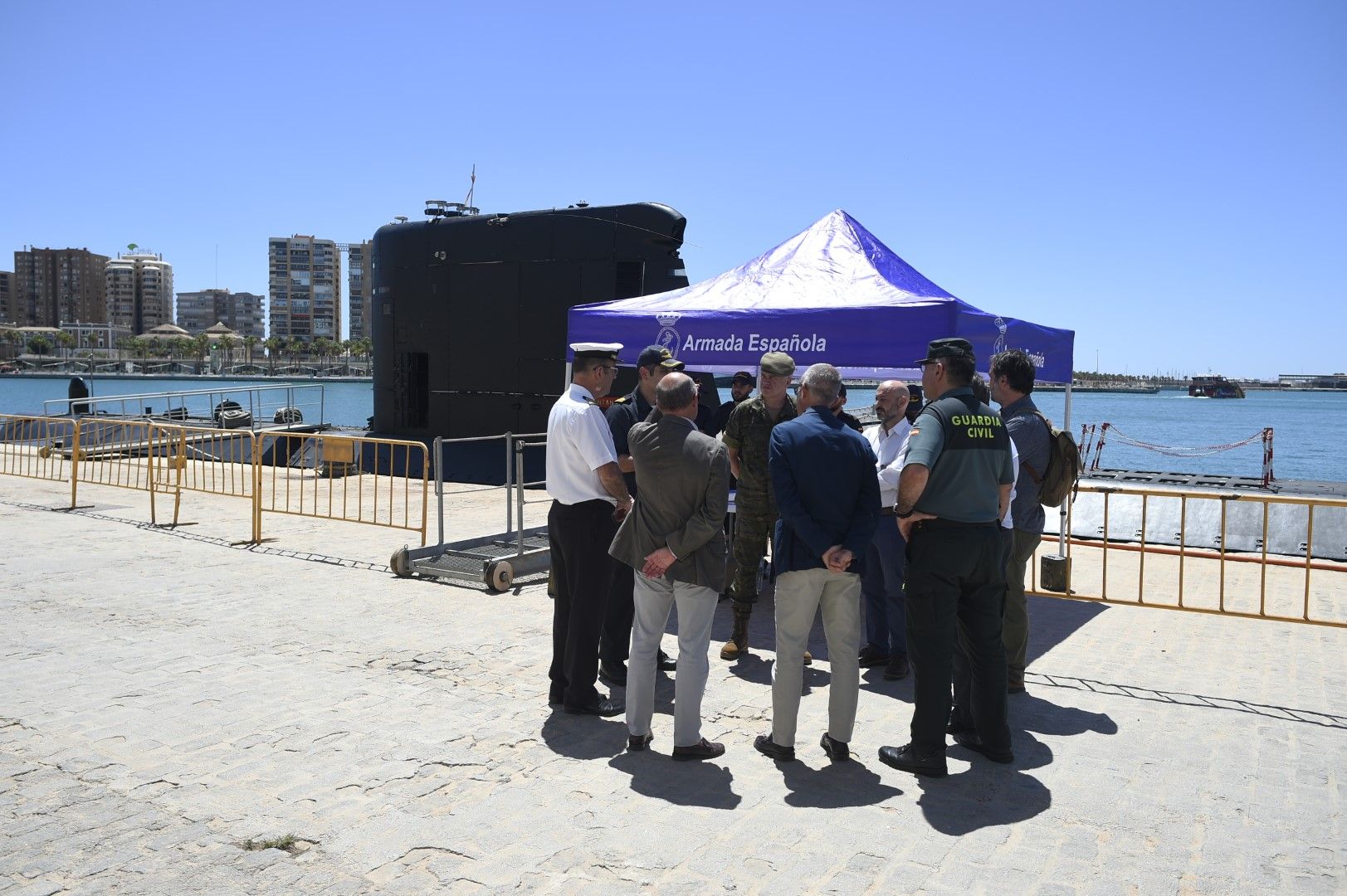 El submarino S-74 Tramontana atraca en el Puerto de Málaga