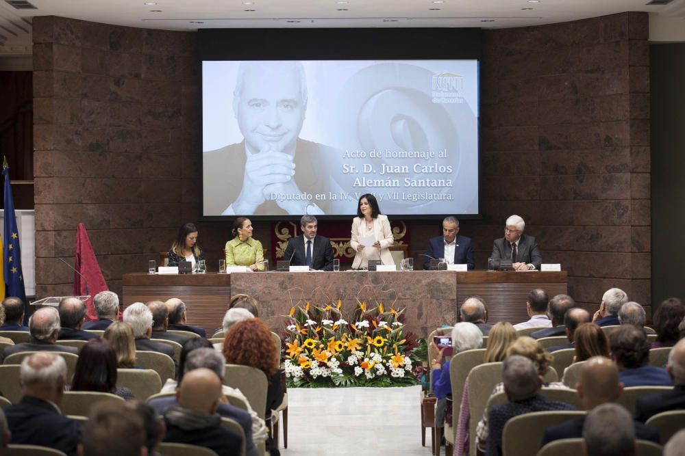 El Parlamento rinde homenaje póstumo al ...