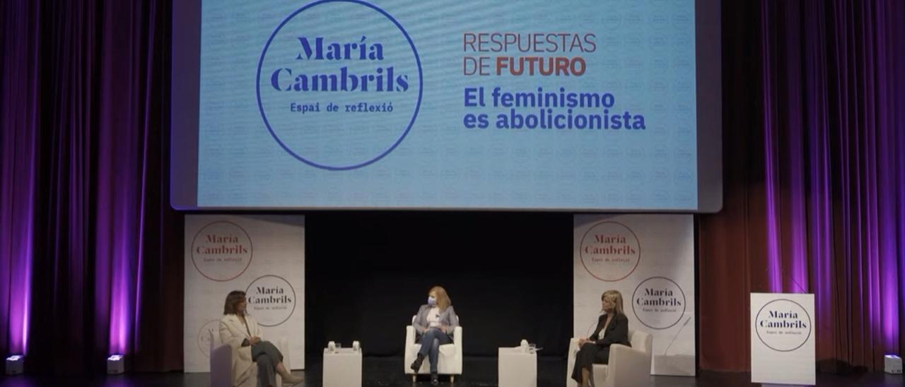 Carmen Calvo, Rosa Peris y Gabriela Bravo, ayer, en el acto.