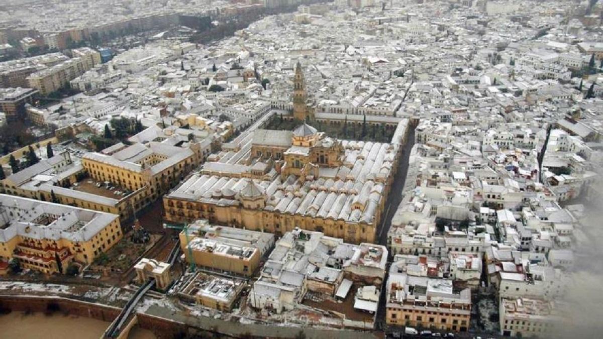 Vista aérea de Córdoba tras la nevada de 2010.
