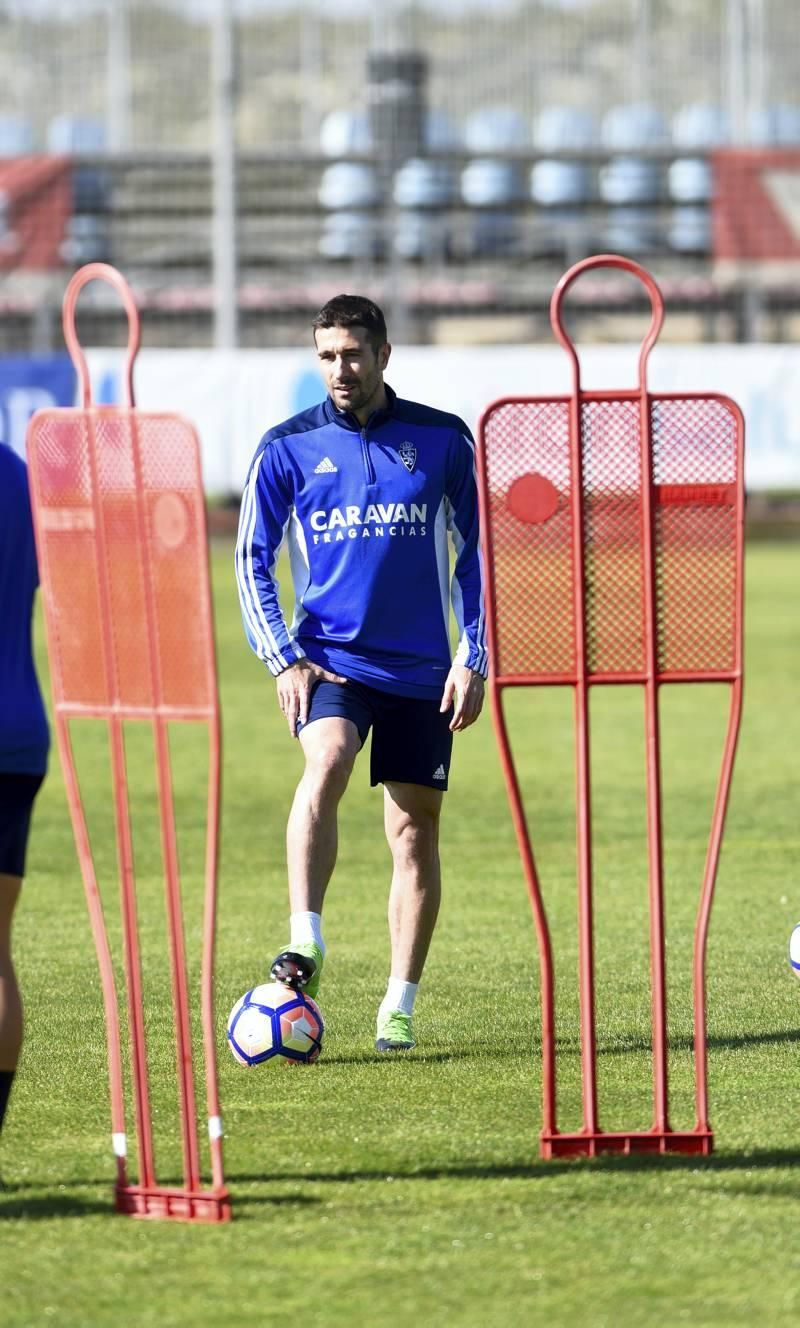 Entrenamiento a puerta abierta del Real Zaragoza en La Romareda