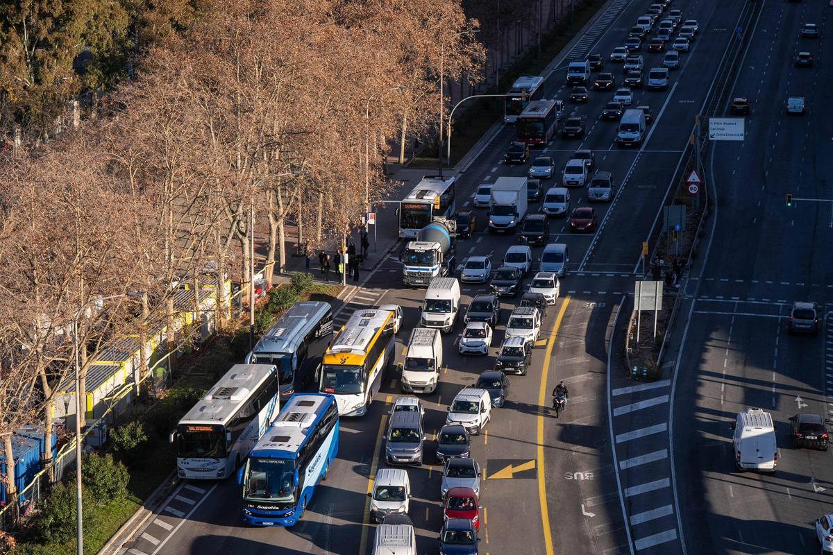 La estación de Fabra i Puig retoma la normalidad tras la reanudación del servicio de Rodalies