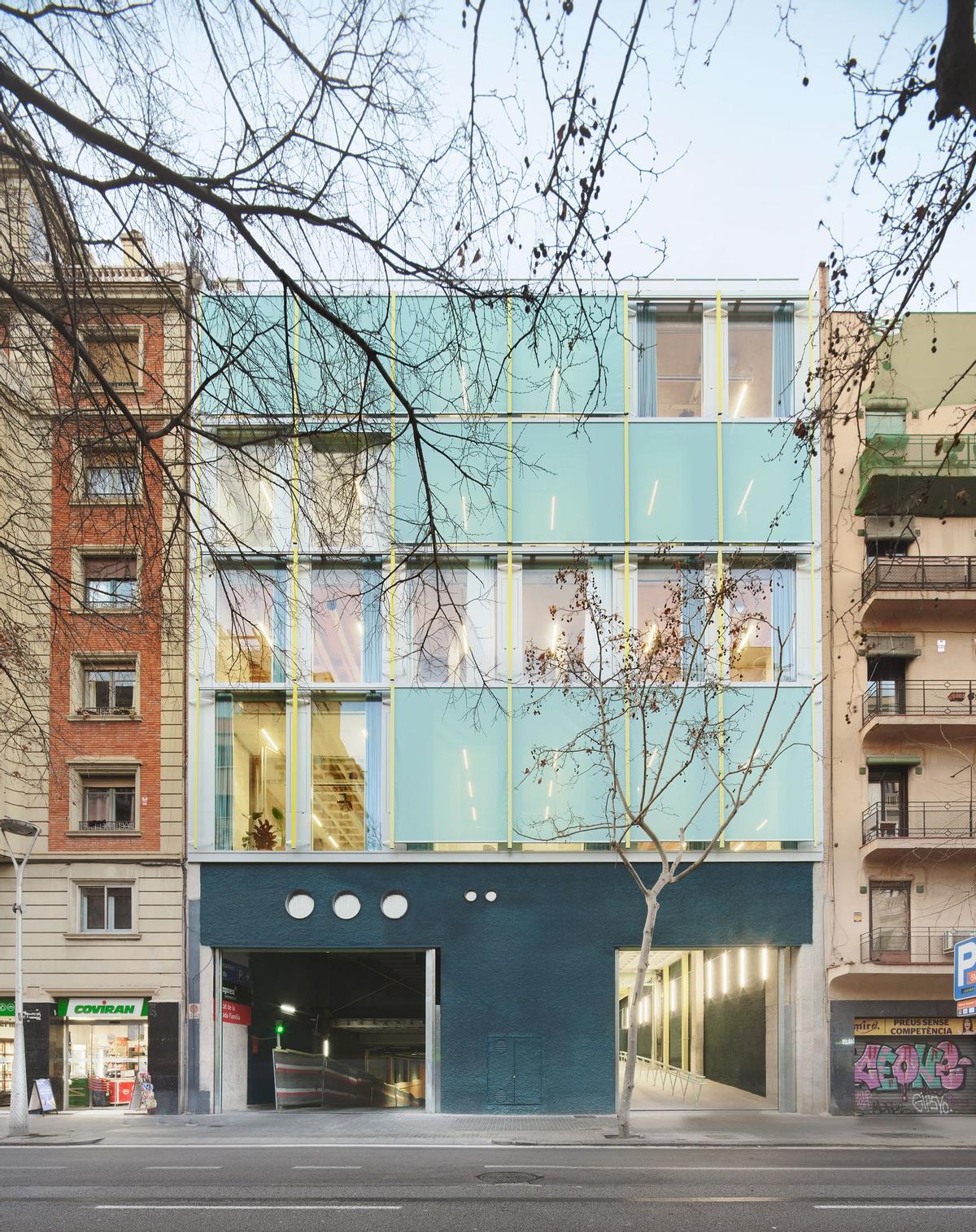 Otra de las fachadas del proyecto