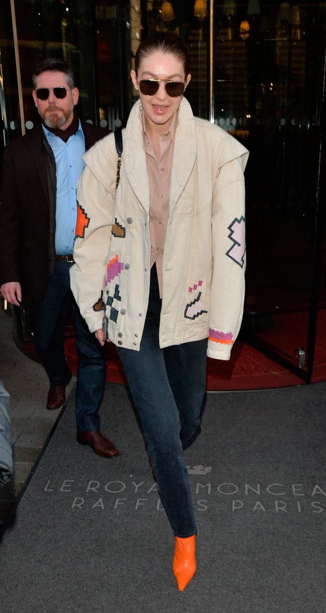 Gigi Hadid con camisa masculina de color maquillaje