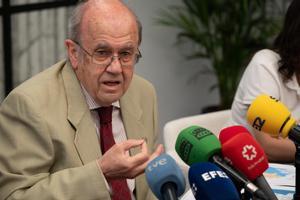 El presidente de la Asamblea General de la Federación Nacional de Comunidades de Regantes (FENACORE), Andrés del Campo, ofrece una rueda de prensa este martes en Madrid sobre actuaciones urgentes frente a la sequía.