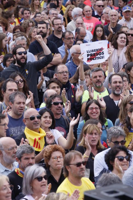 Concentració a la Plaça U d''octubre