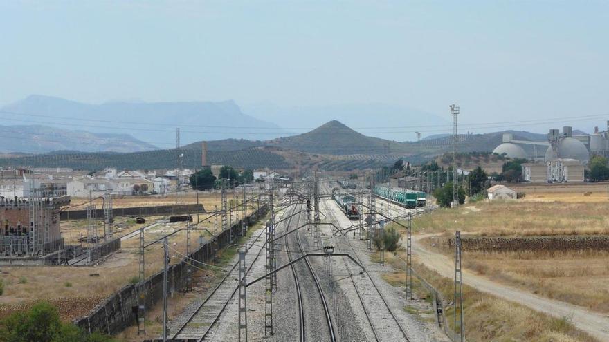 IU pregunta al Gobierno cuándo prevé reabrir la línea férrea entre Córdoba y Bobadilla