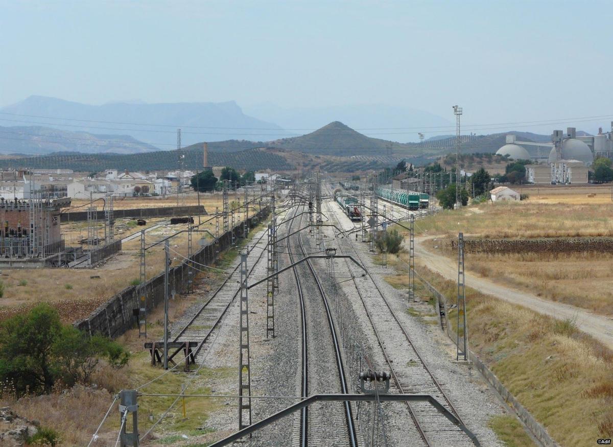 Infraestructura ferroviaria en la Córdoba-Bobadilla.