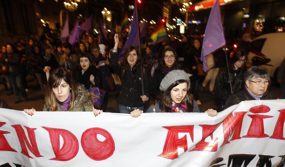 Vigo sale a la calle para "luchar por la construcc