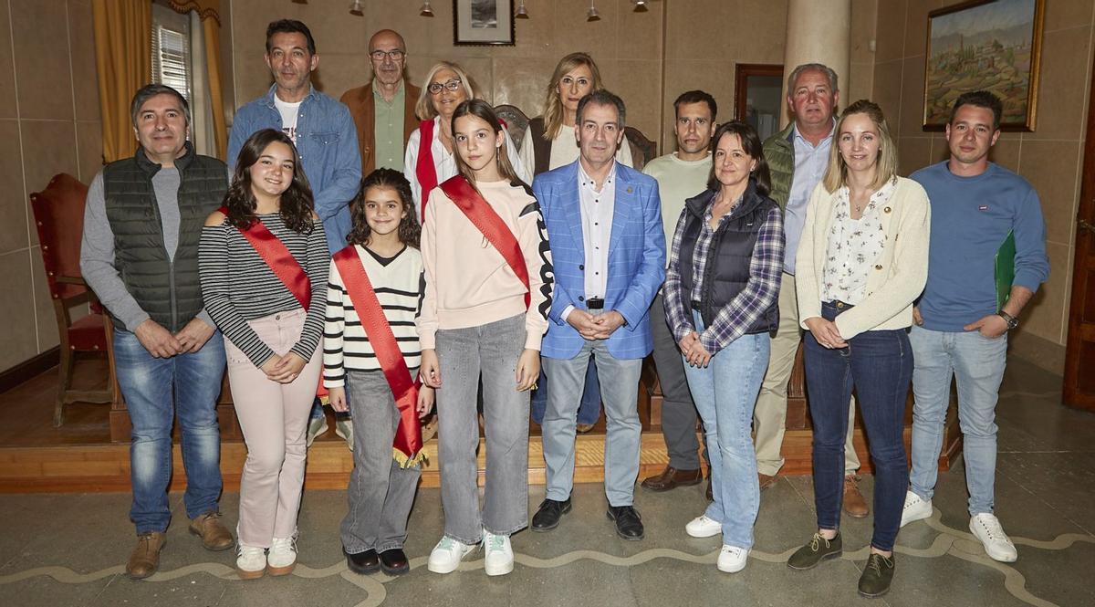 Las nuevas concejalas junto al resto de la corporación municipal de Belchite.