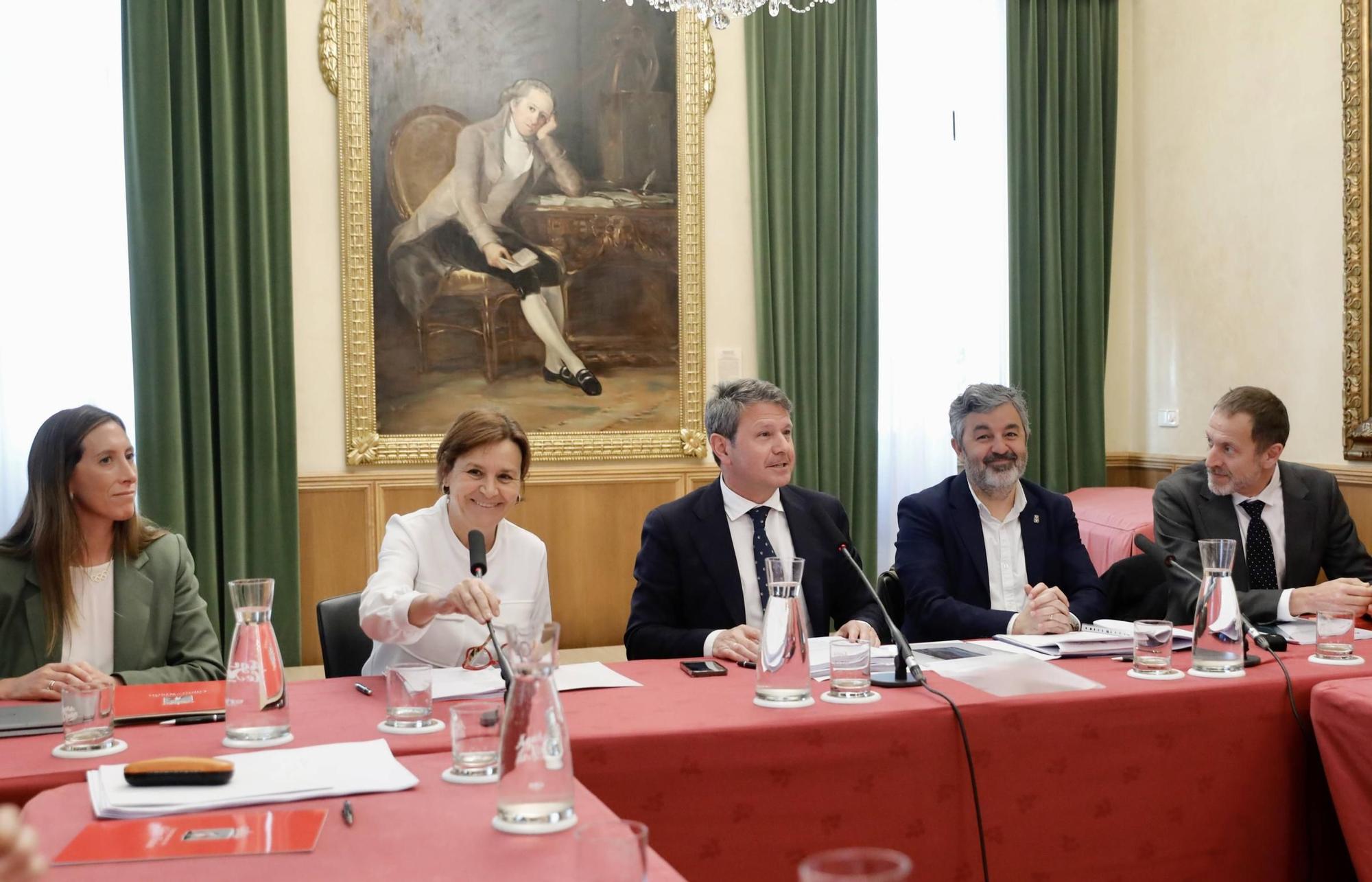 La reunión del consejo de Gijón al Norte, en imágenes