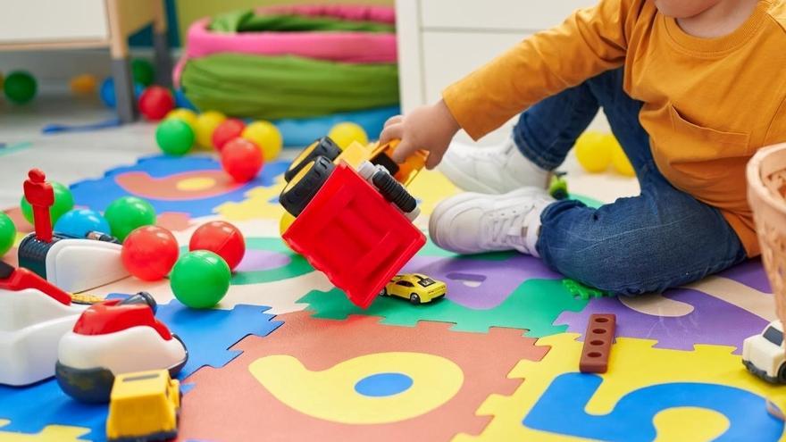 Trabajadores denuncian "el desmantelamiento" de las escuelas infantiles en Canarias: "Exigimos que se paralicen los cierres"