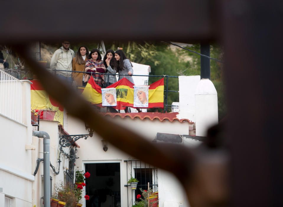 Miles de personas sienten la Semana Santa de cerca en el espectacular descenso por el Casco Antiguo