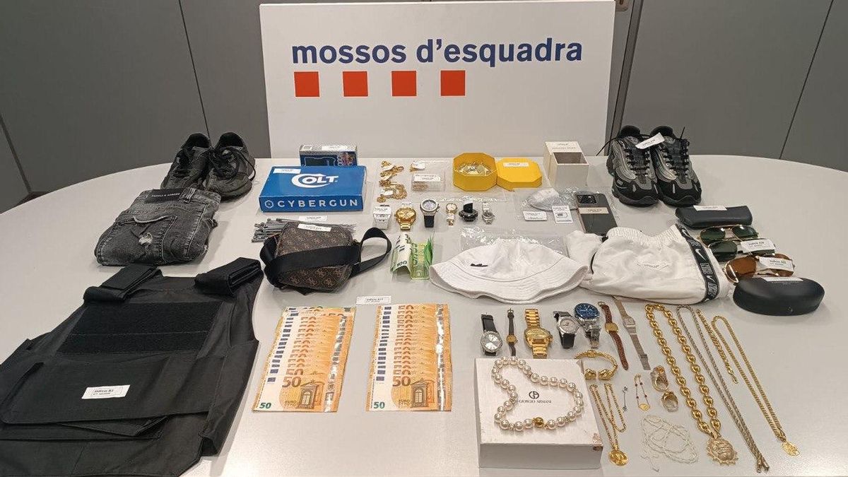 Cinco detenidos por robar y agredir con una defensa eléctrica a una pareja que estaba en un coche en Cornellà