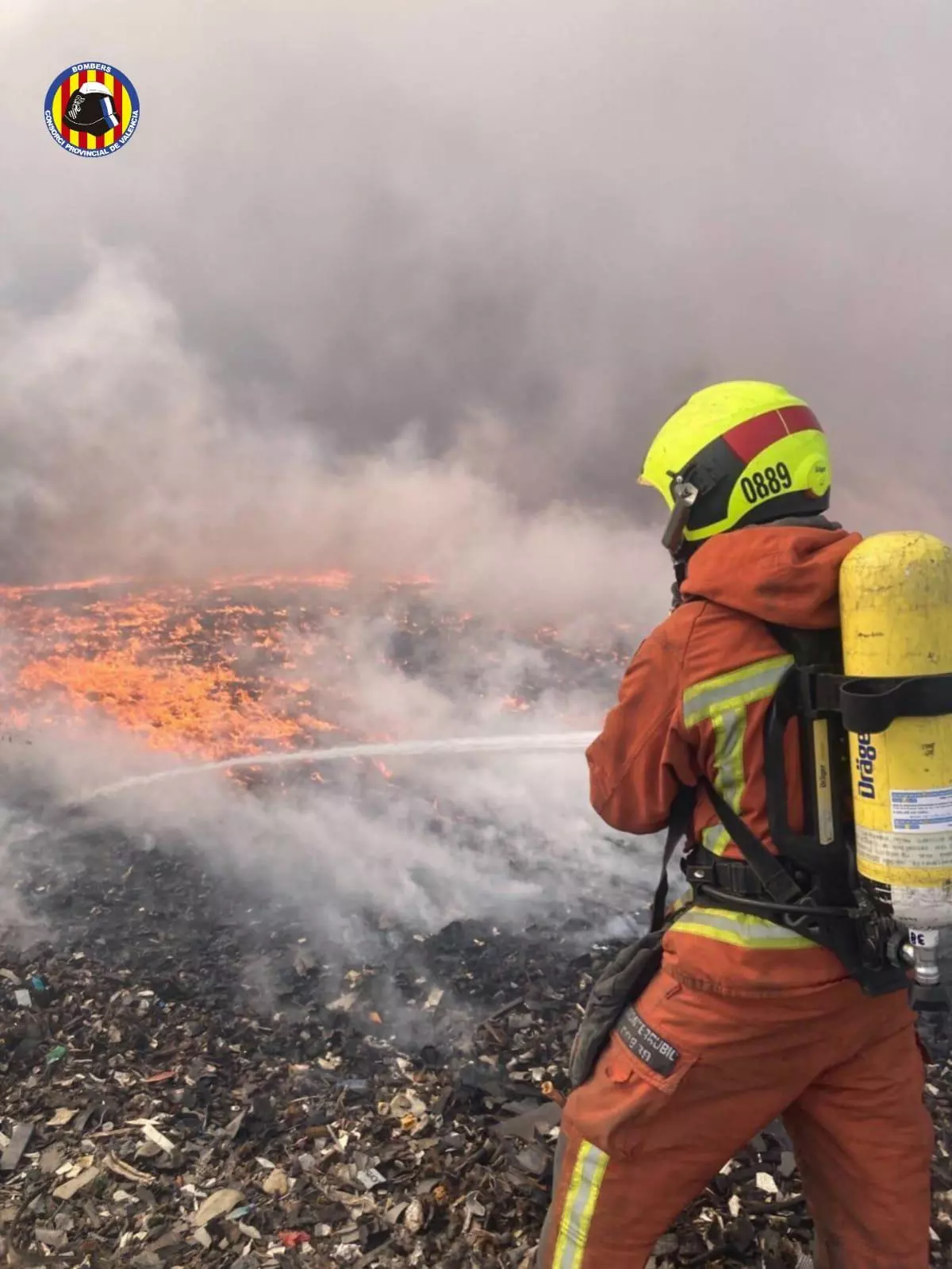 Requena suspende las quemas agrícolas y mantiene el uso de mascarilla por el incendio