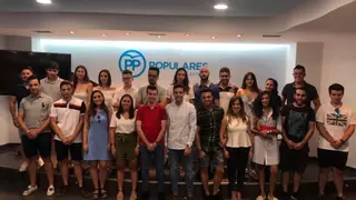 Estela López expone el Plan de Juventud de Castilla y León a Nuevas Generaciones de Zamora