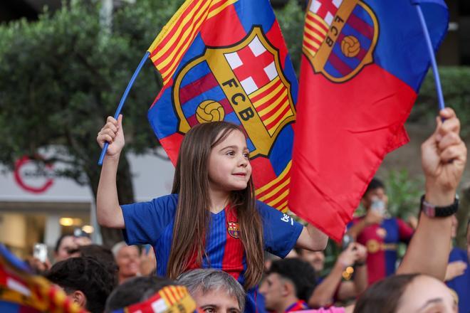 ¡De locos! Las mejores imágenes de una ciudad entregada al Barça