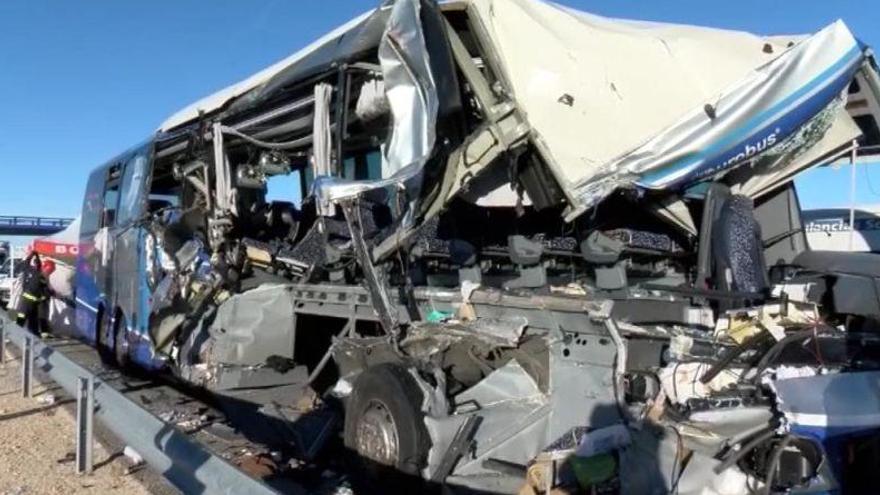 Al menos un muerto y siete heridos graves en accidente del autobús de Soria
