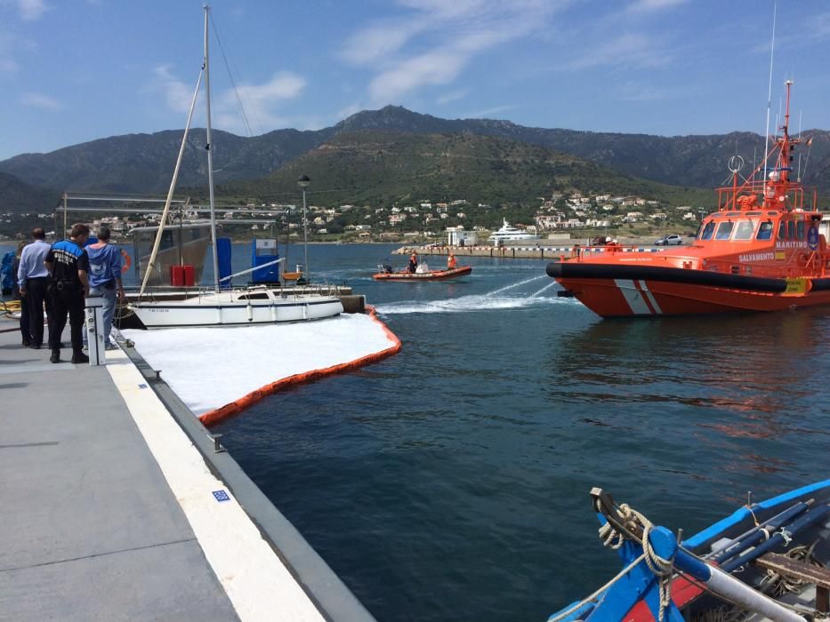 Simulacre d'incendi en un vaixell amb un ferit al Port de la Selva