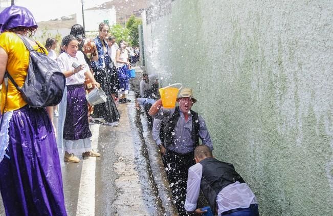 Traida Infantil del Agua de Lomo Magullo 2016