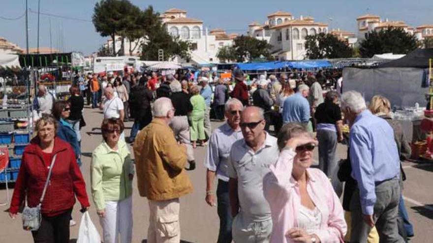 Imagen del mercadillo de Saint Patrick, inaugurado por Lorente.