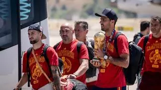 Los Reyes abren el homenaje a los nuevos campeones del mundo: pasillo de los trabajadores de la Zarzuela