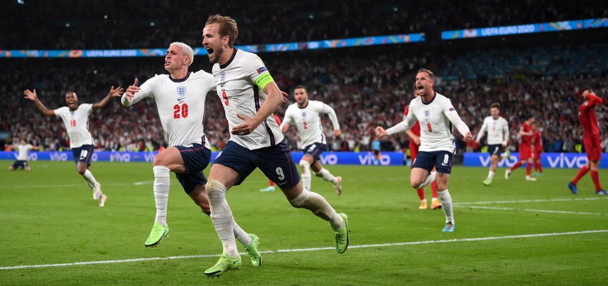 Harry Kane celebra el gol y el pase de Inglaterra a la final de la Eurocopa 2021