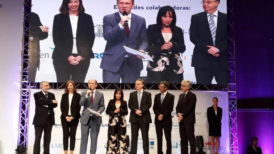 Médicos y directivos del hospital en la gala de entrega de los premios Best in Class 2018, en Santander.